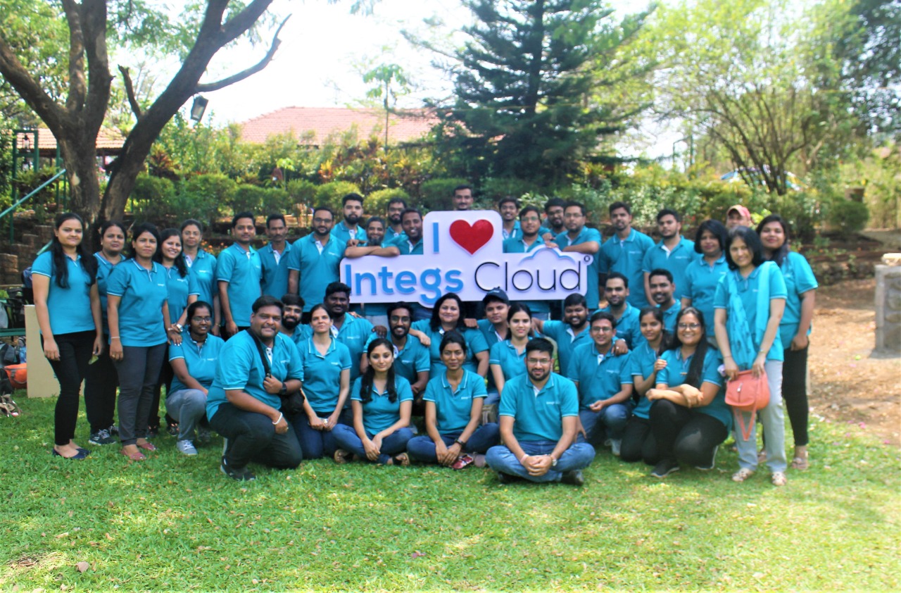 Integs Cloud Group Photo